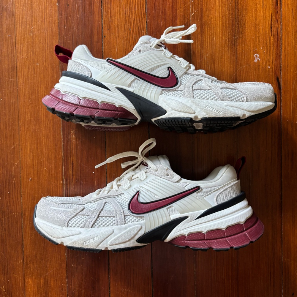 Nike V2K Run SE sneakers Women’s Size 9 burgundy and cream